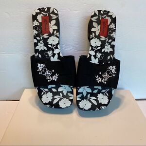 Disney Mickey White and Black Open Toe Sandals
